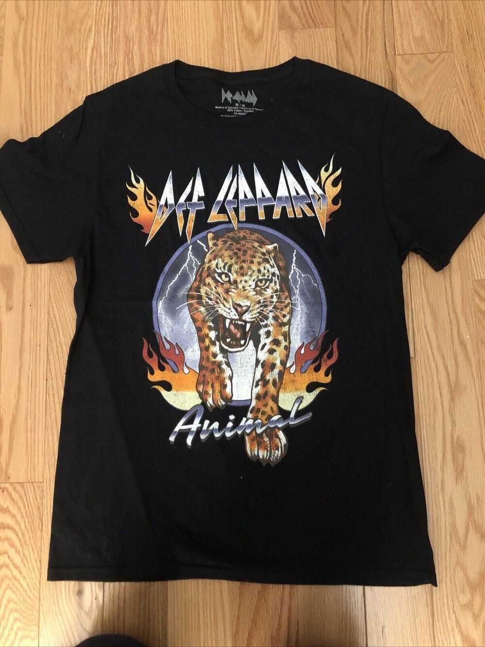 Def Leppard Short Sleeve Black Concert Tee Animalā Size Medium NWOT